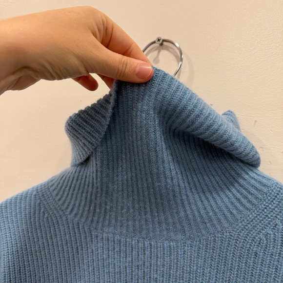 J. Crew Wool and Recycled Cashmere Relaxed Turtleneck Sweater Light Blue Small - Picture 5 of 9
